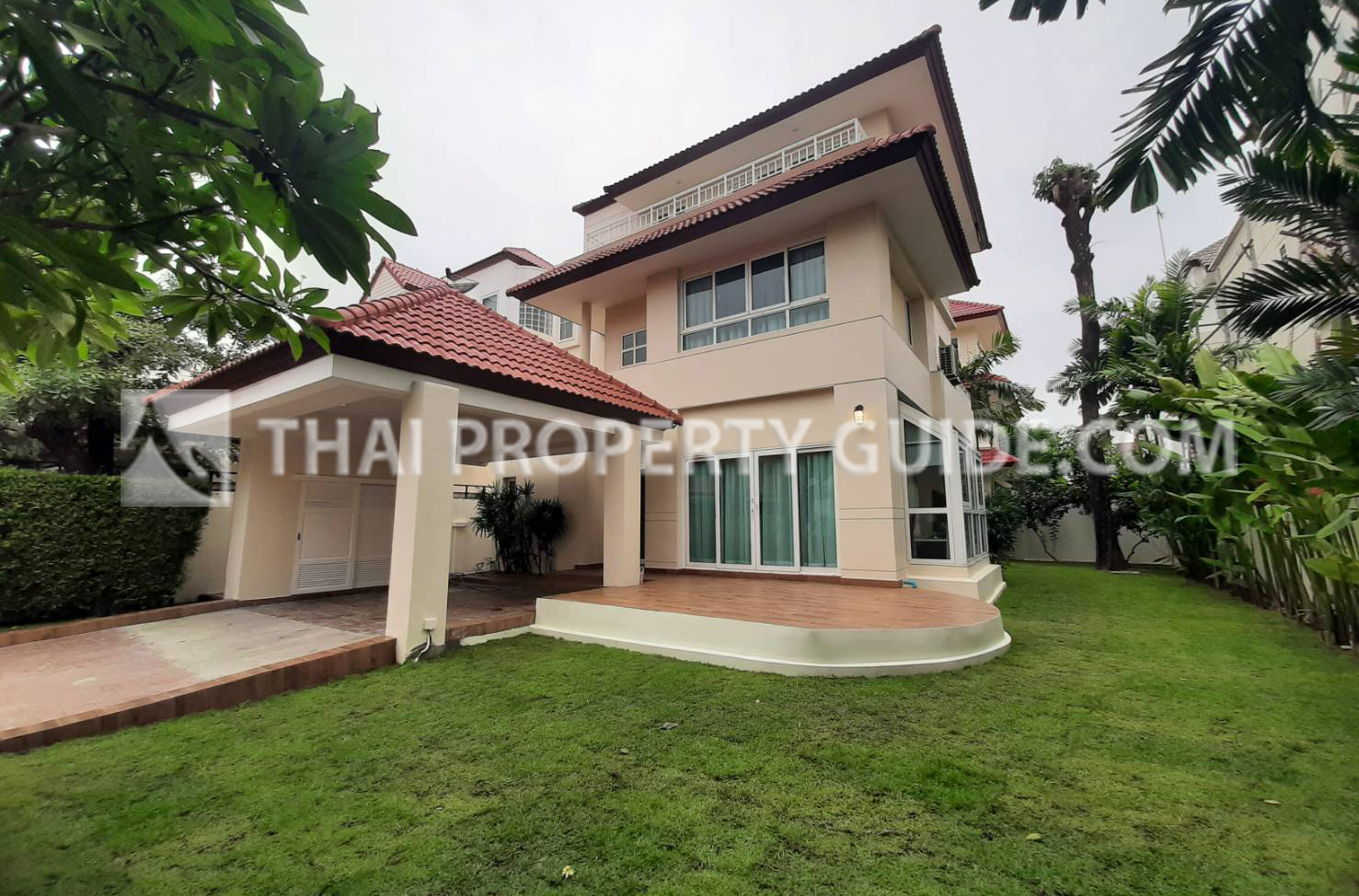 House with Shared Pool in Sukhumvit